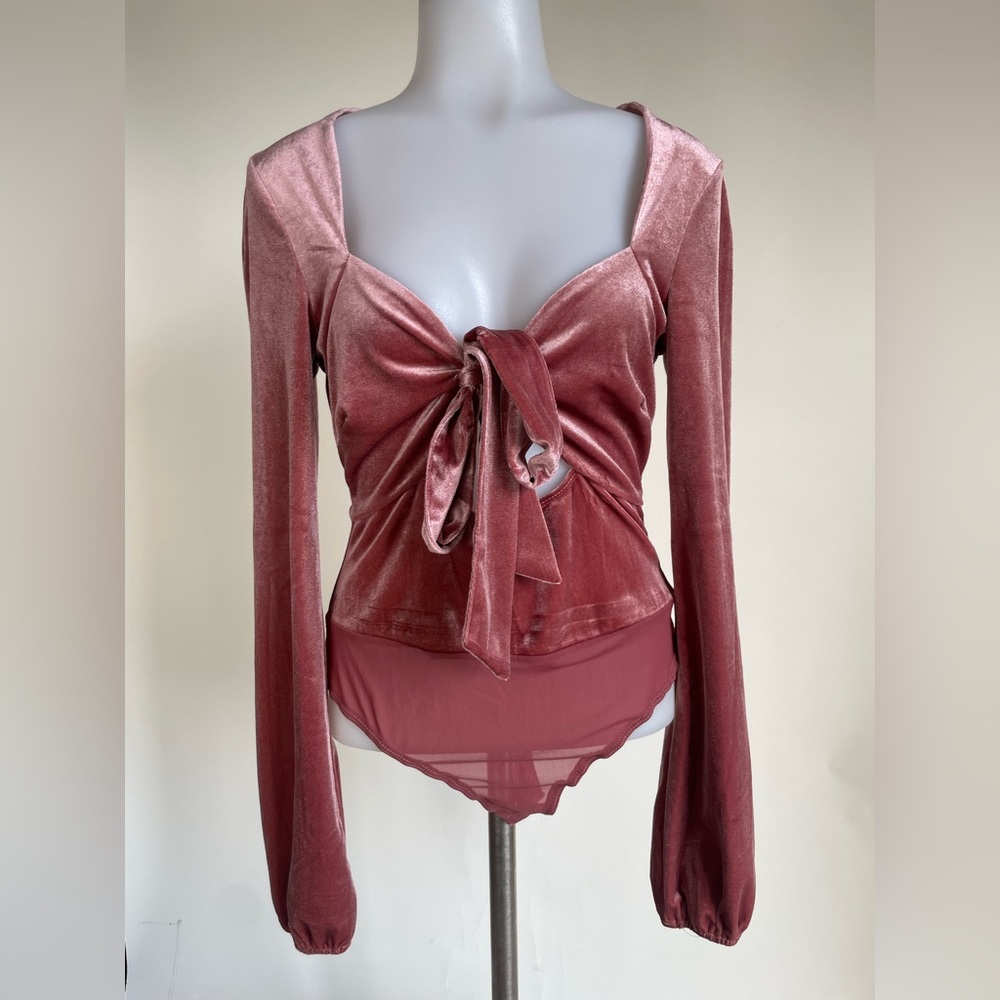Lulus - Upgraded Style Mauve Velvet Long Sleeve Tie-Front Bodysuit - Picture 9 of 15